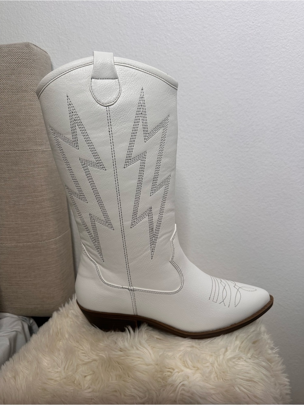 Dirty Laundry White Western Lace-Up Cowboy Boots - Picture 3 of 4